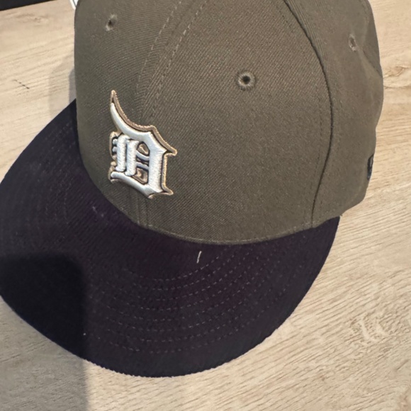 Men Detroit Tigers Olive Green 59Fifty Fitted Hat Size 7 1/8 - Picture 4 of 4